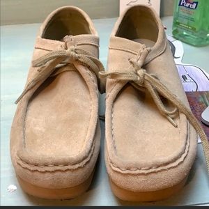 Clarks wallabee size 9.5 womens